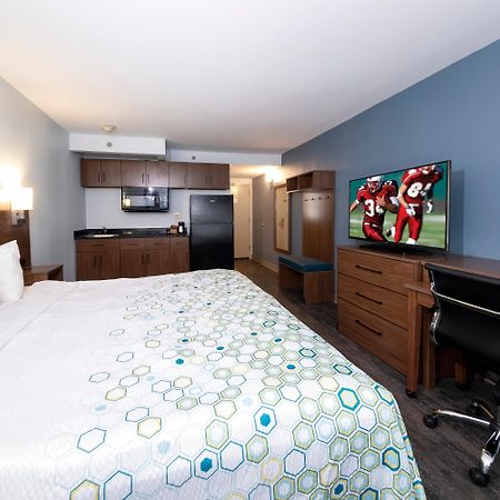 Red Roof Inn & Suites Wilmington - New Castle Bagian luar foto