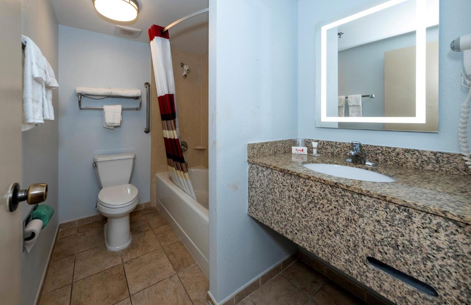 Red Roof Inn & Suites Wilmington - New Castle Bagian luar foto