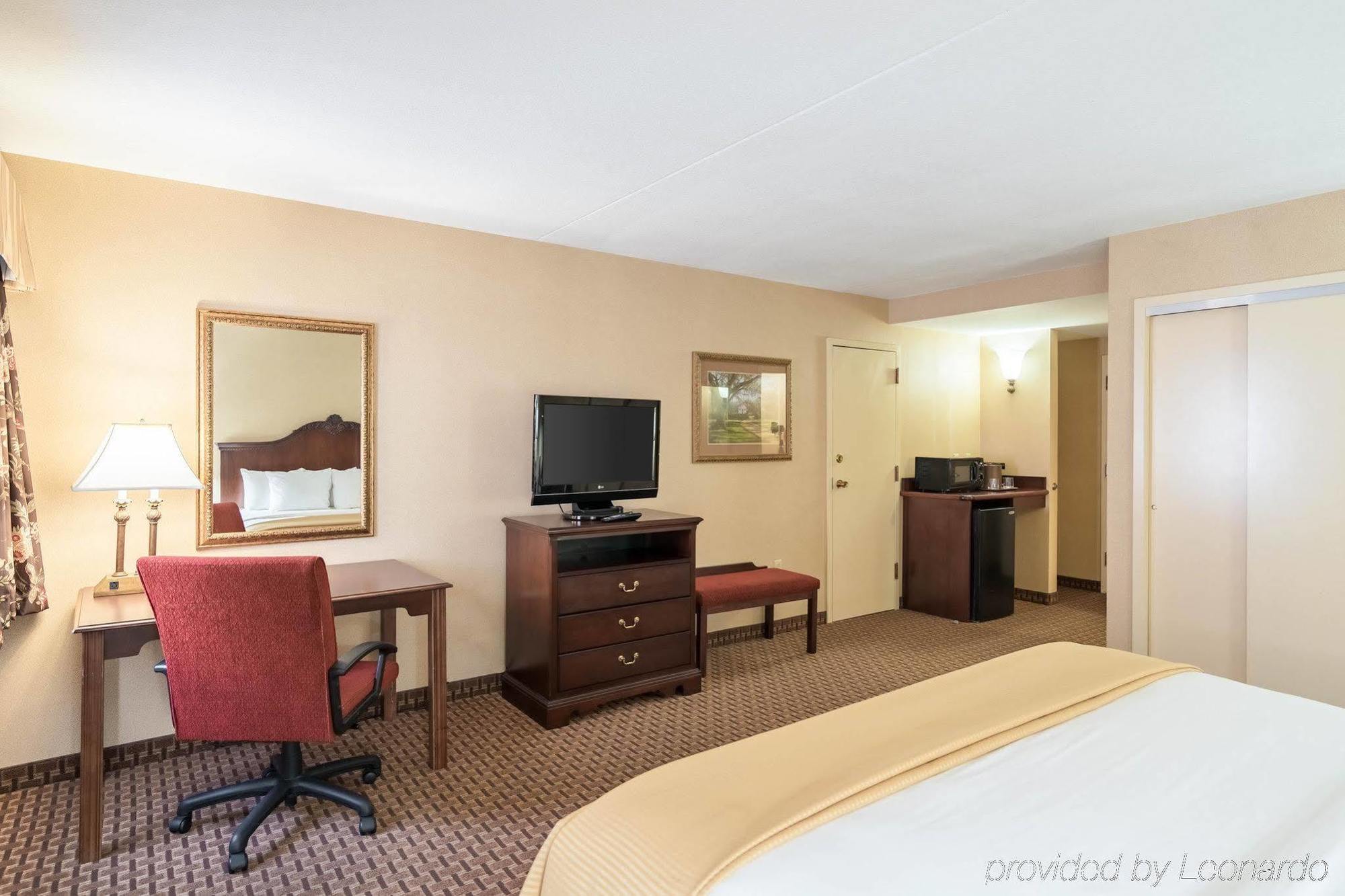 Red Roof Inn & Suites Wilmington - New Castle Bagian luar foto