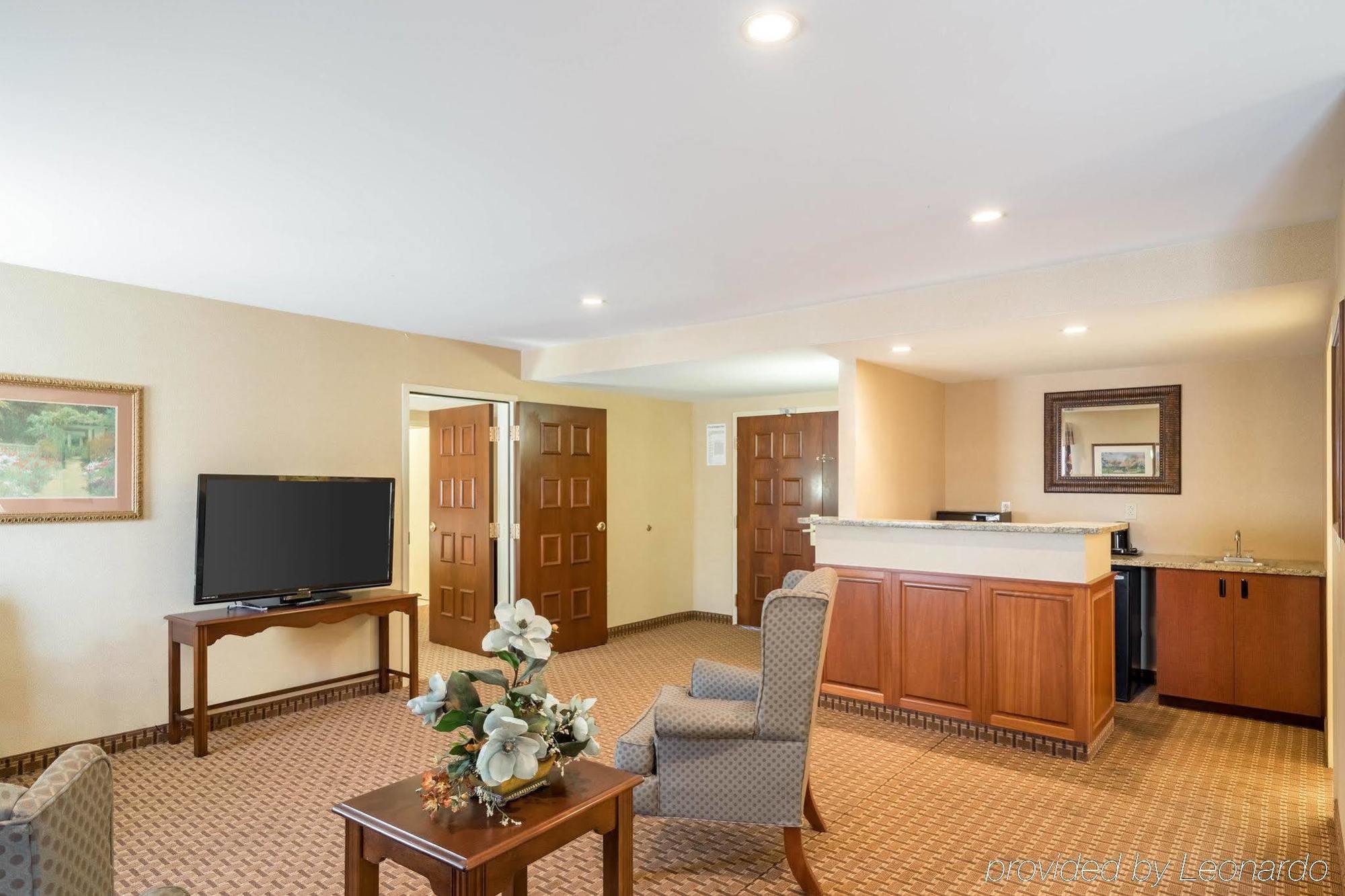 Red Roof Inn & Suites Wilmington - New Castle Bagian luar foto