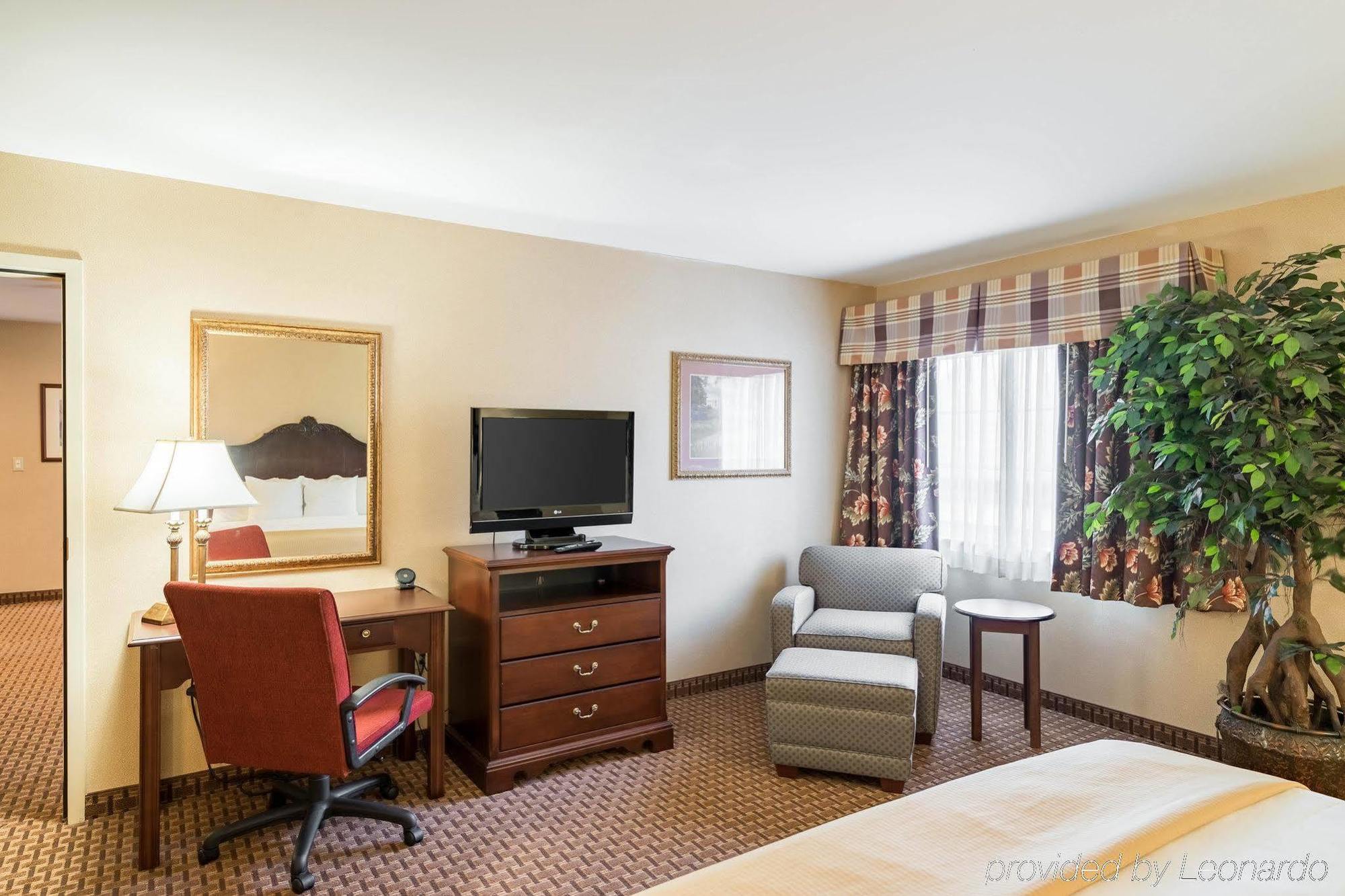 Red Roof Inn & Suites Wilmington - New Castle Bagian luar foto